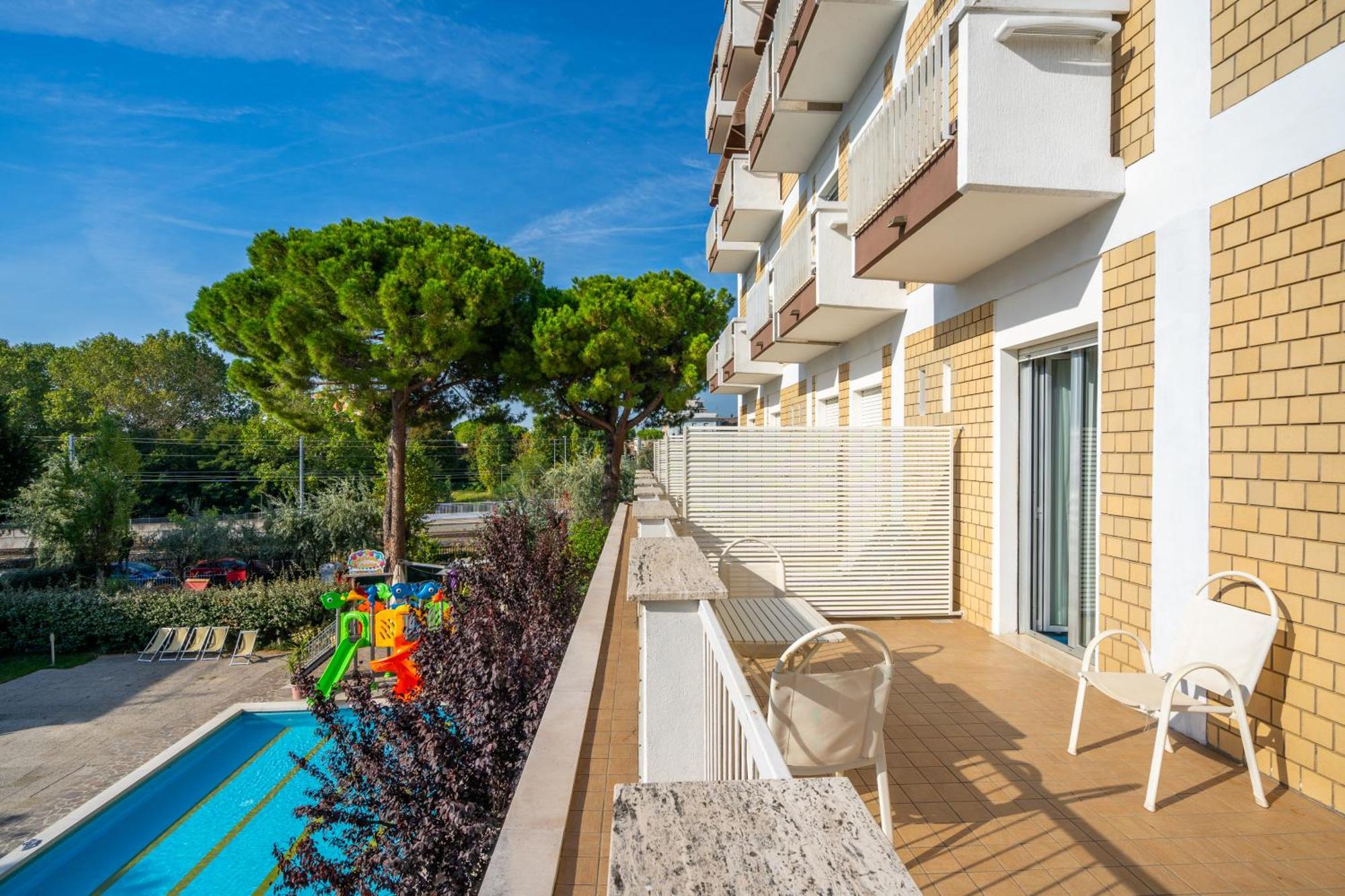 Lotus Hotel All Inclusive & Spiaggia Rimini Luaran gambar