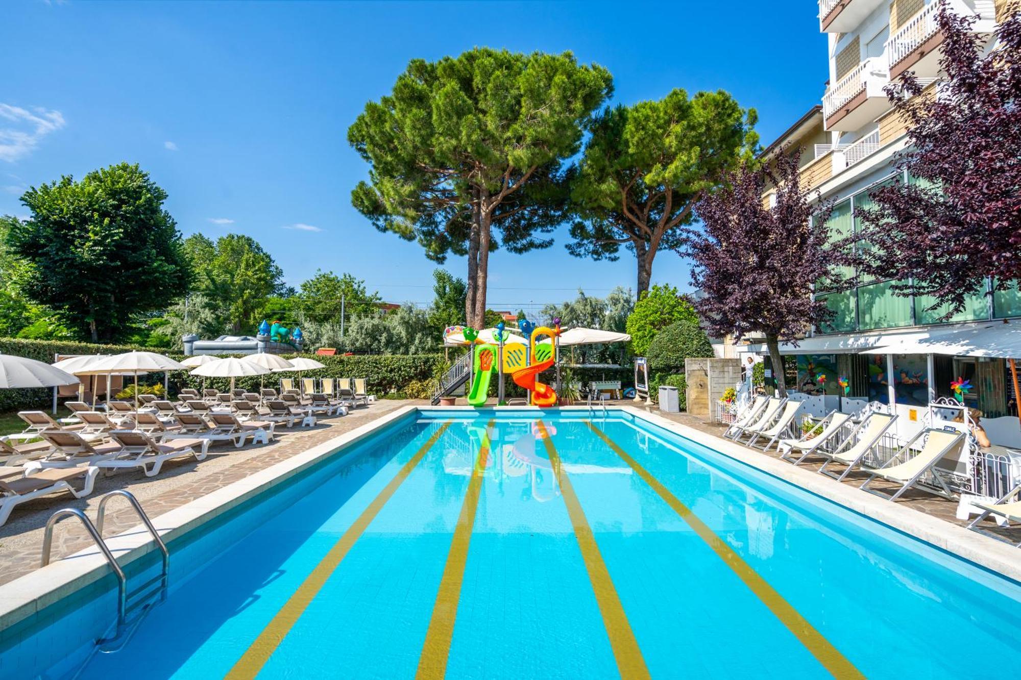 Lotus Hotel All Inclusive & Spiaggia Rimini Luaran gambar
