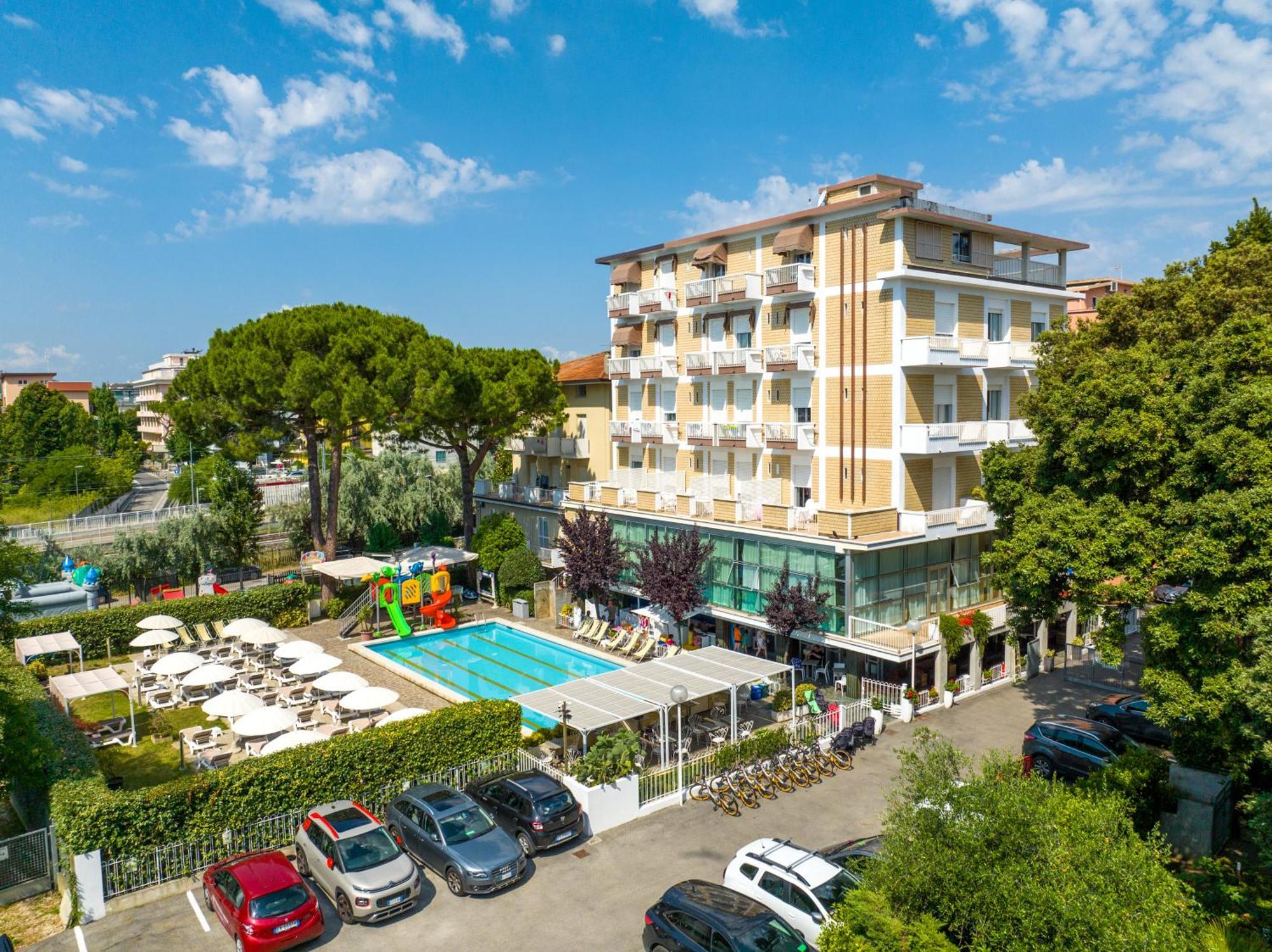 Lotus Hotel All Inclusive & Spiaggia Rimini Luaran gambar